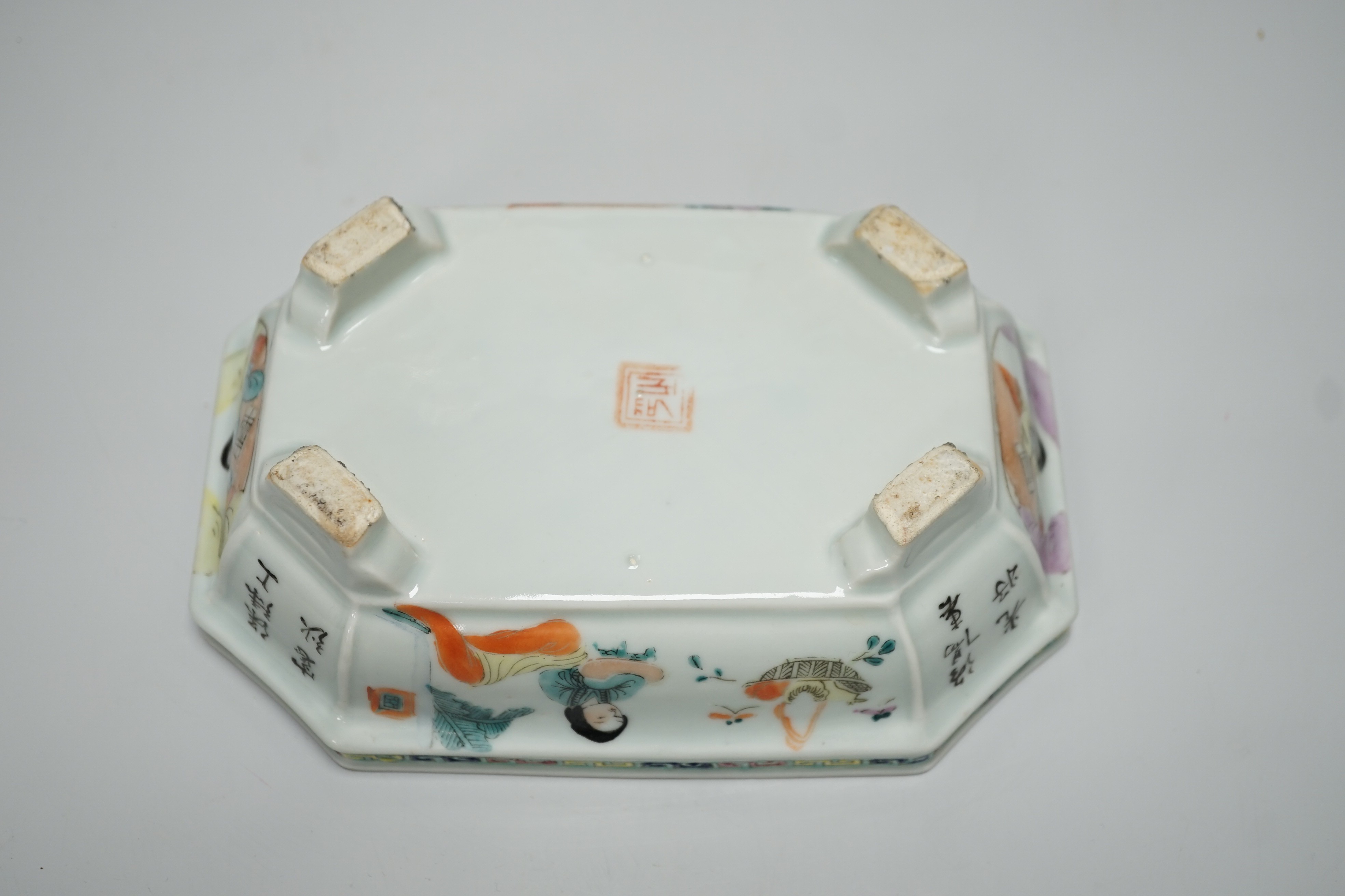 A mid 20th century Chinese famille rose bulb dish, 18cm